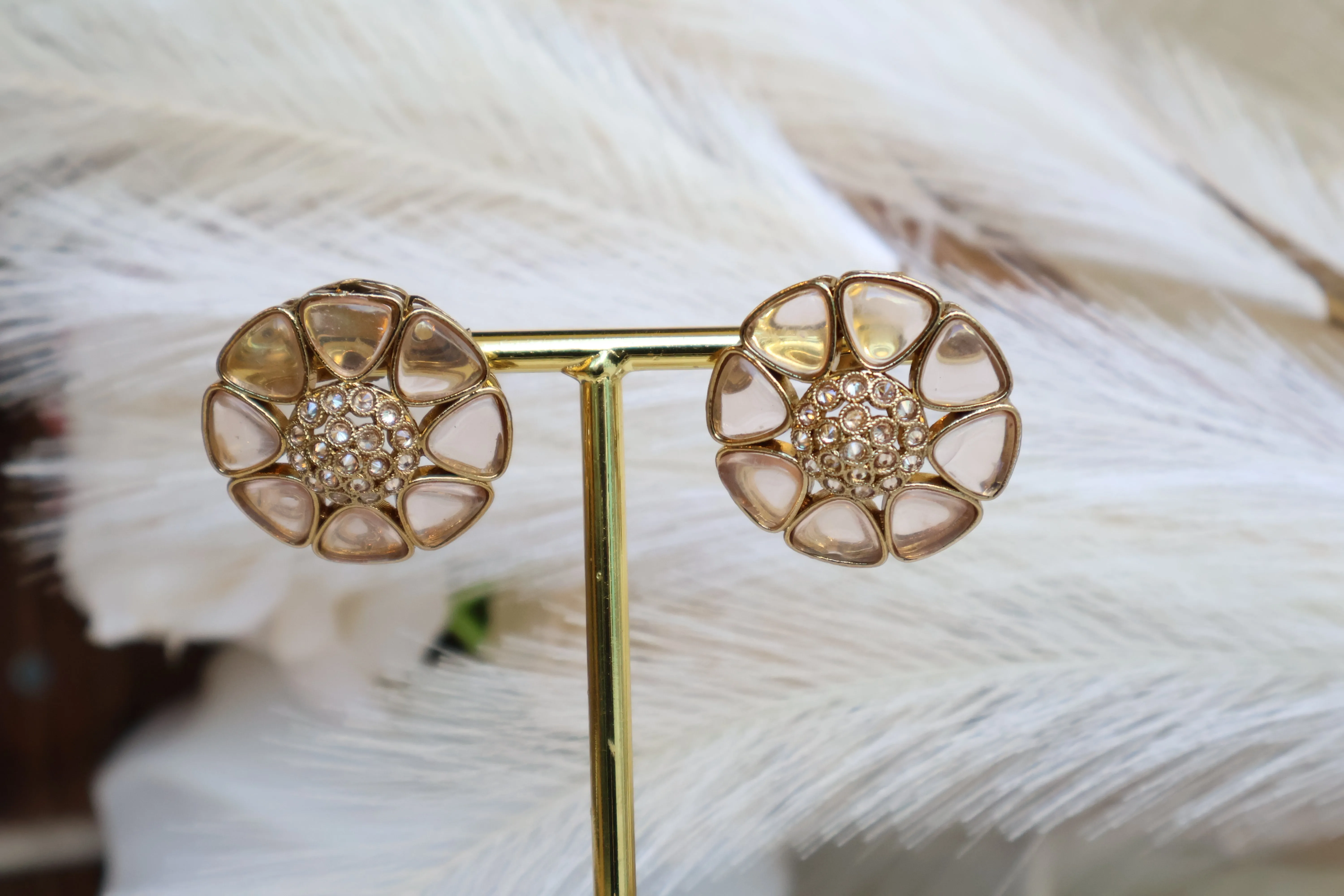 Dolly Studs