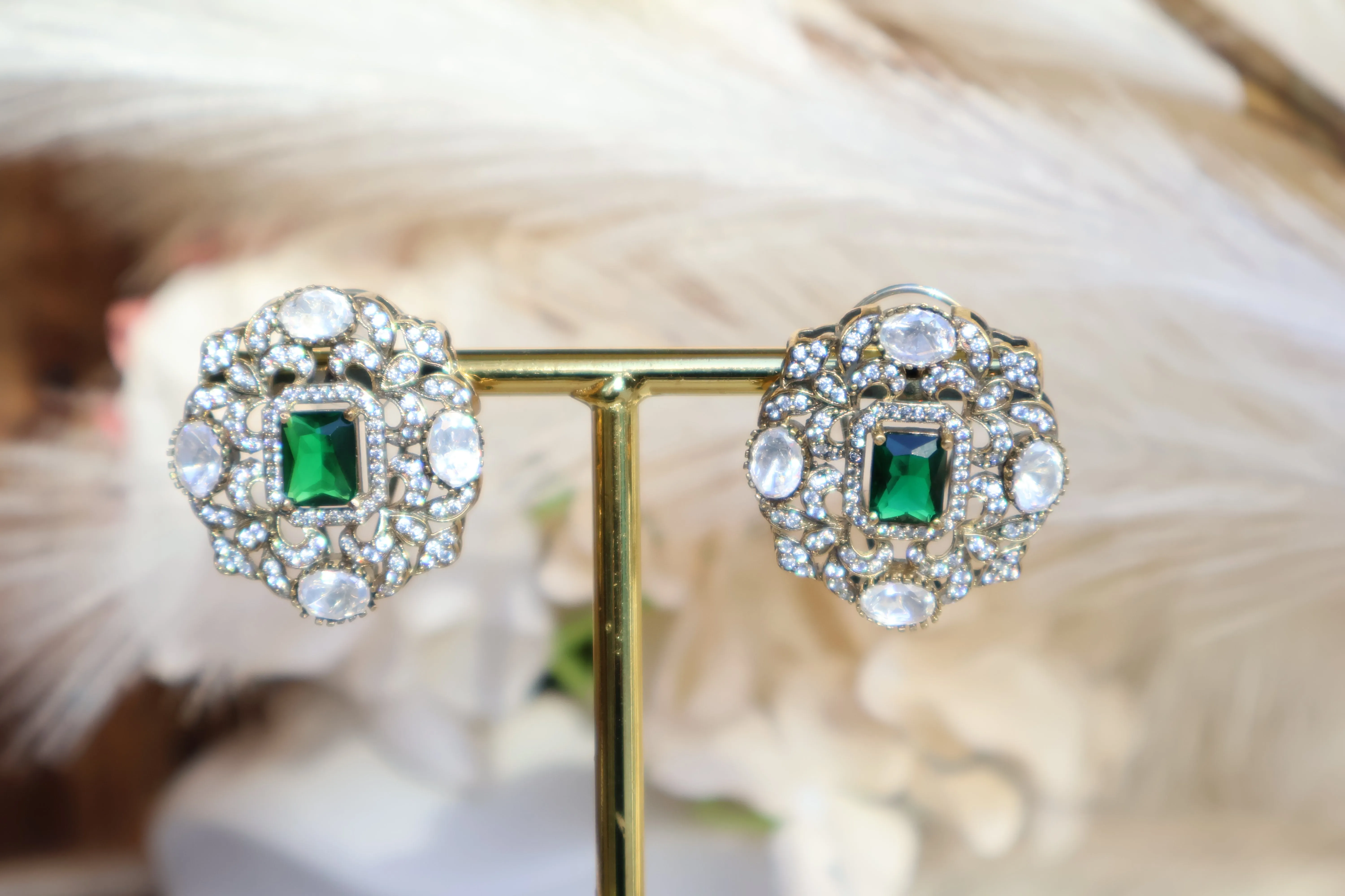 Pihu Studs