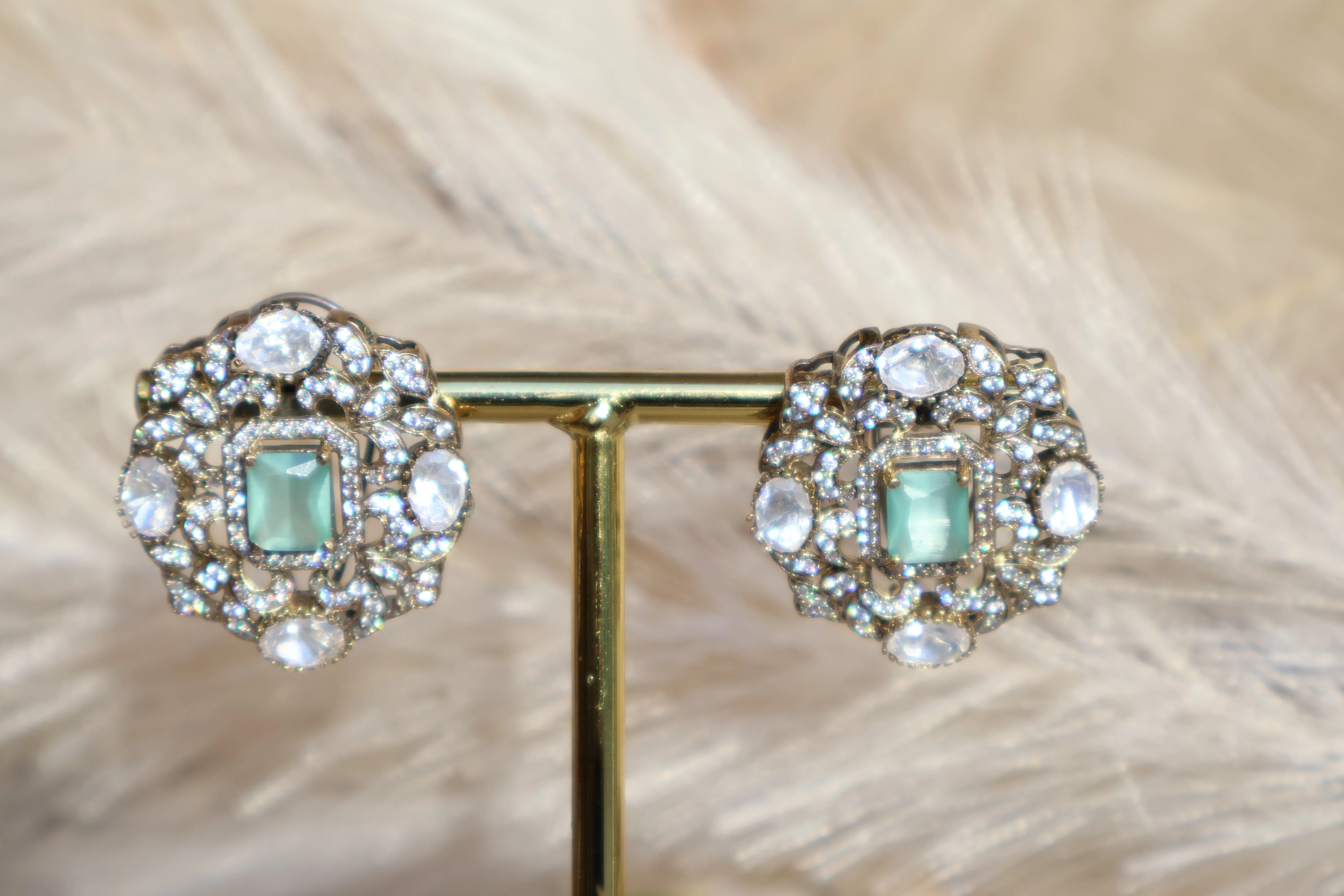 Pihu Studs