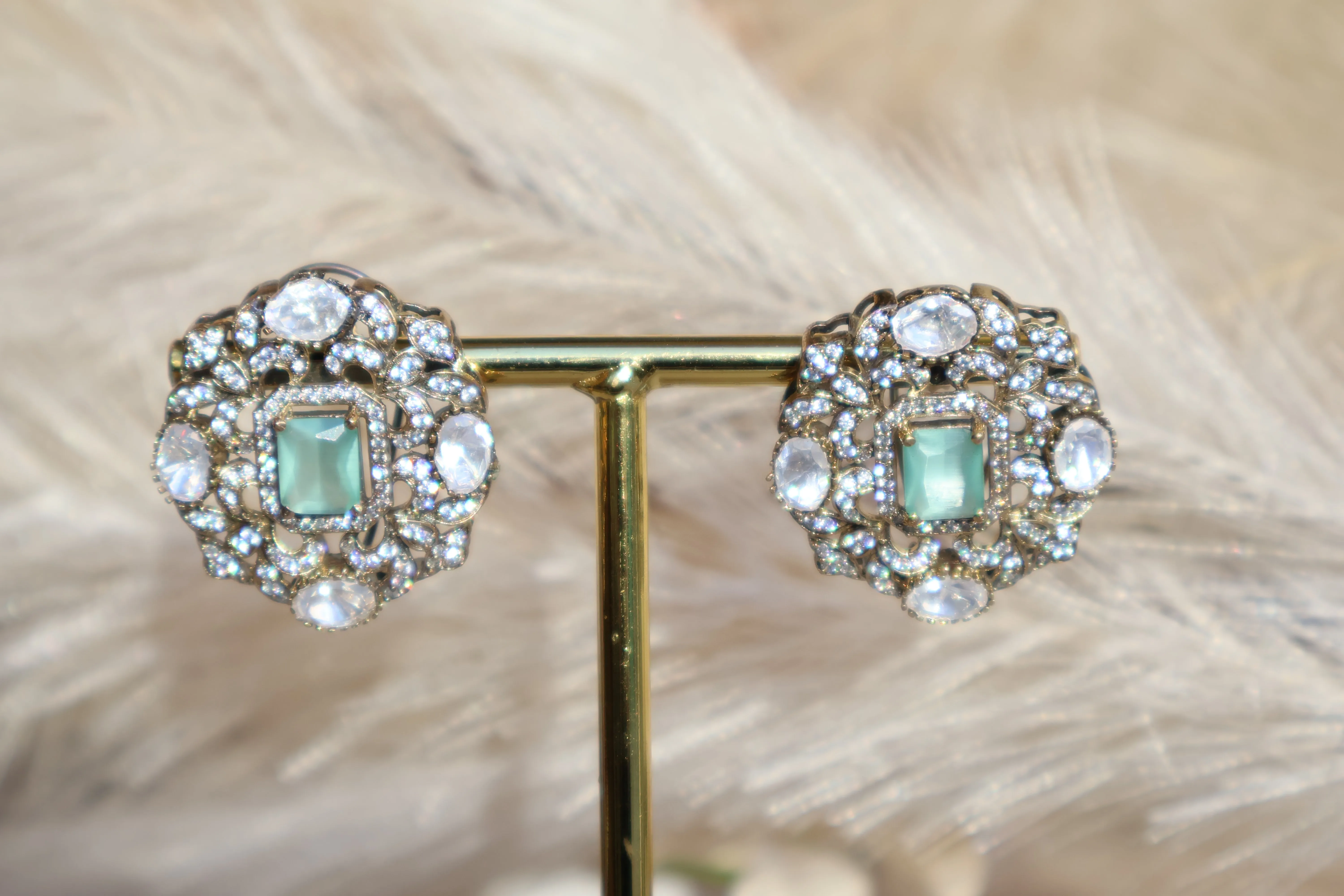 Pihu Studs