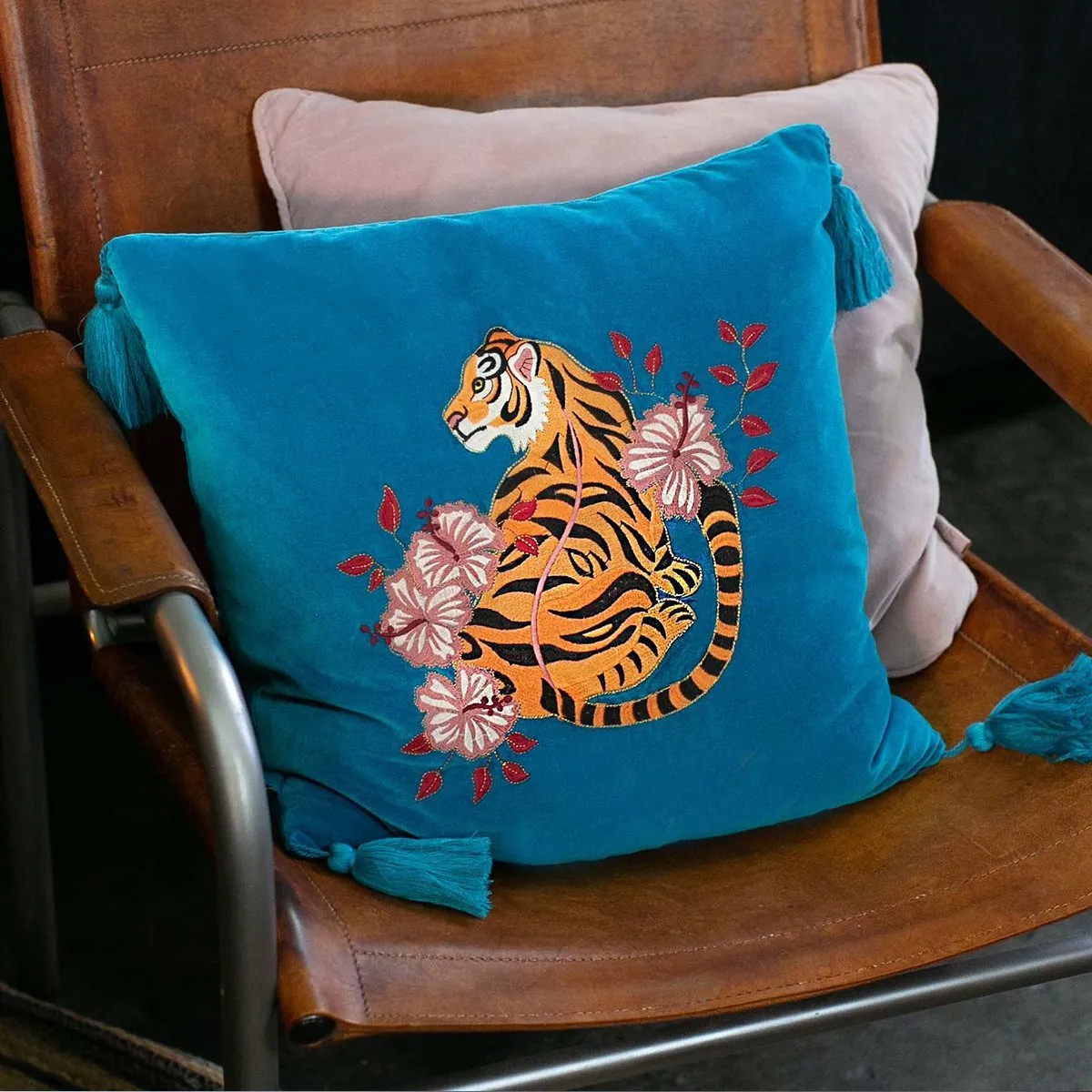 Tiger Cushion
